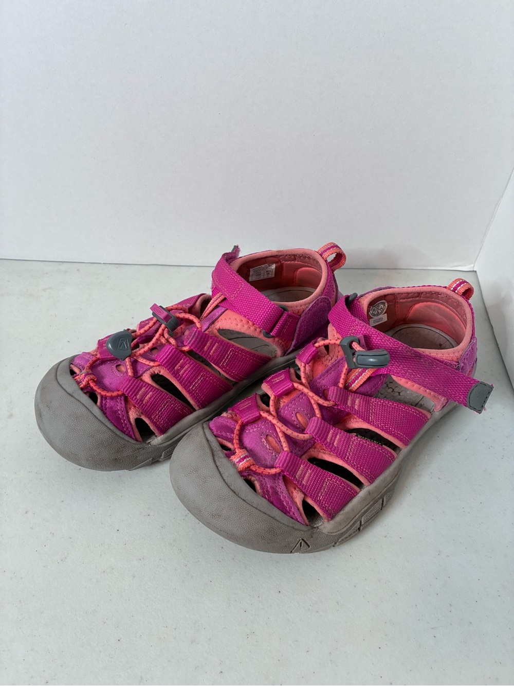 KEEN Girls Newport H2 Pink Coral Closed Toe Sport Sandals Size 3
